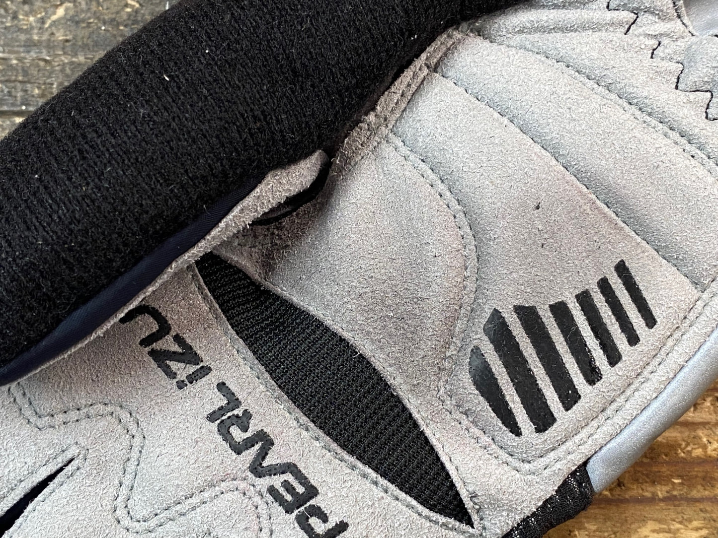 IT087 パールイズミ PEARL iZUMi 長指 グローブ 黒 グレー L 裏起毛
