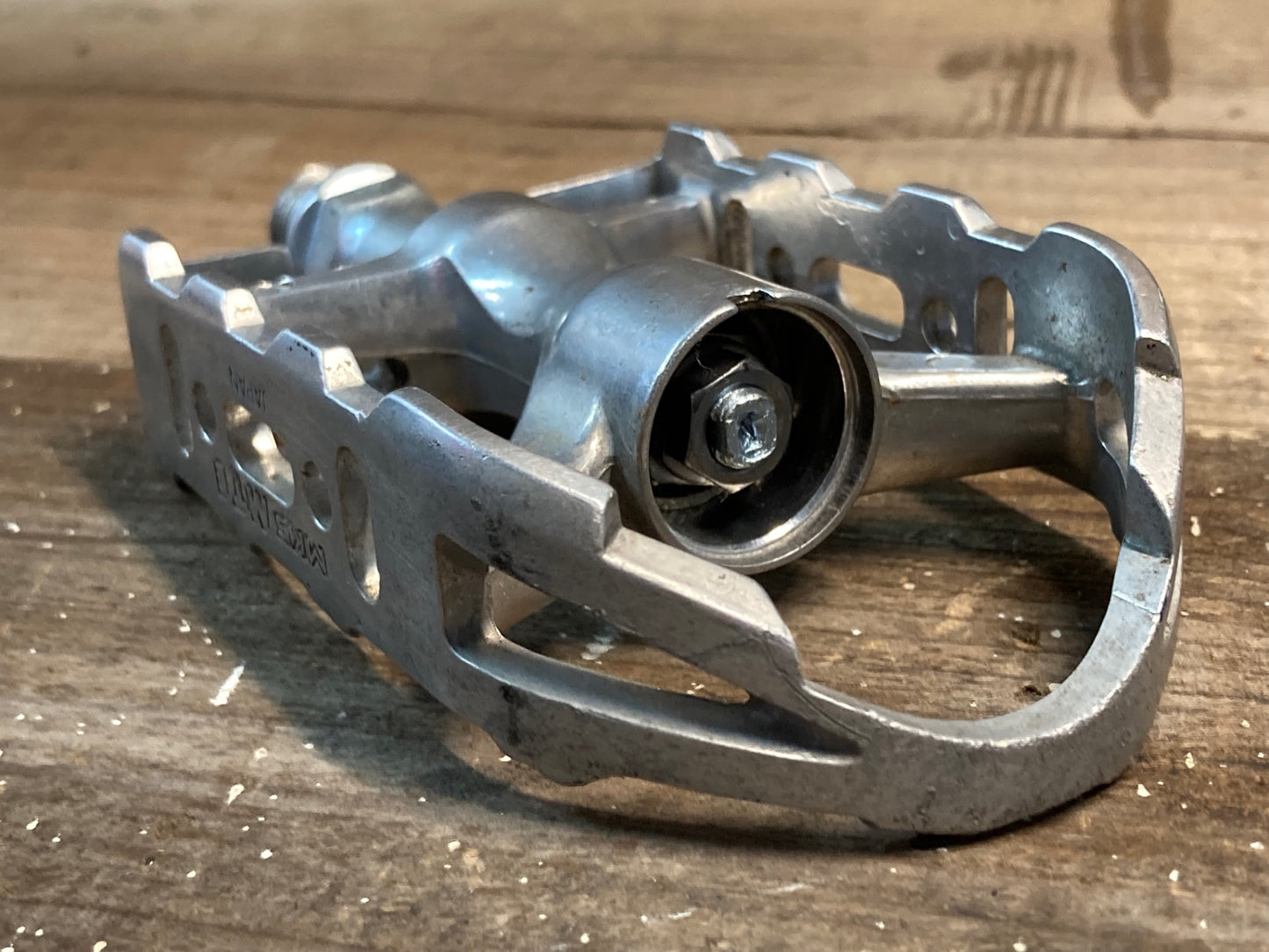 IP158 三ヶ島 MKS MTE フラットペダル シルバー ※左ペダルキャップ欠品