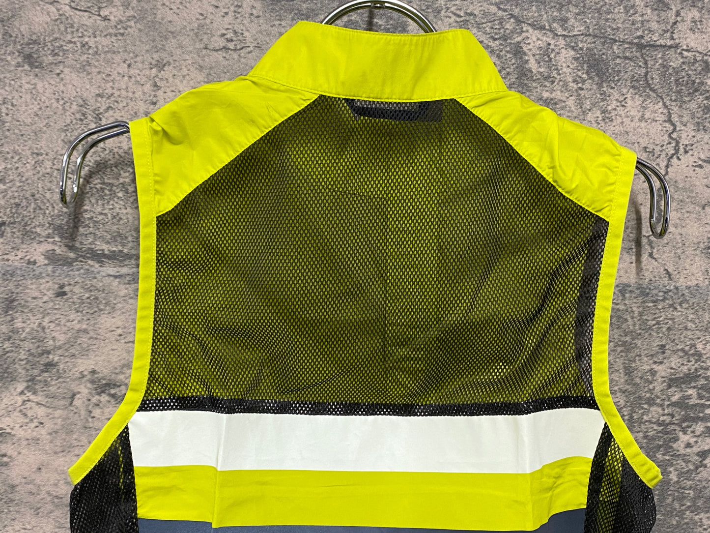 IY110 ラファ Rapha Brevet ジレ サイクルベスト S ネオンイエロー