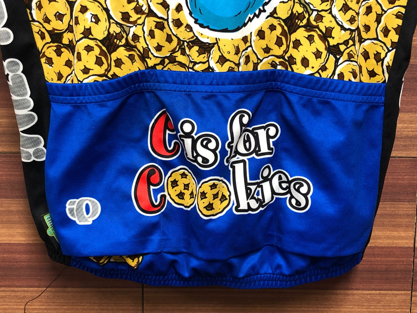 IV186 パールイズミ PEARL iZUMi 半袖 サイクルジャージ 総柄 S セサミストリート ※ほつれ,擦れ