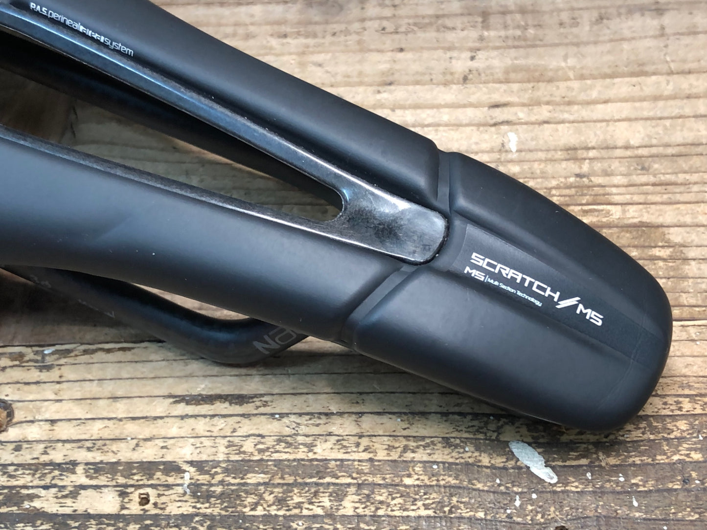 IZ103 プロロゴ Prologo スクラッチ SCRATCH M5 PAS NACK サドル カーボンレール 140mm