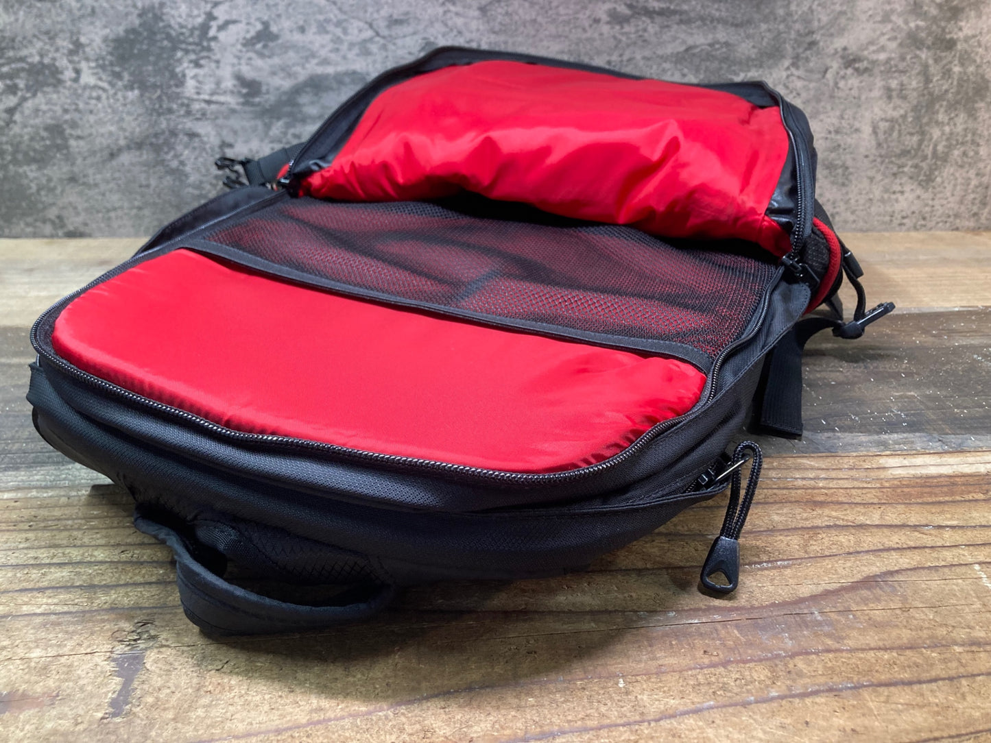 IN588 シマノ SHIMANO T30 サイクリングバッグ バックパック 16L 黒 ※防水カバー付属