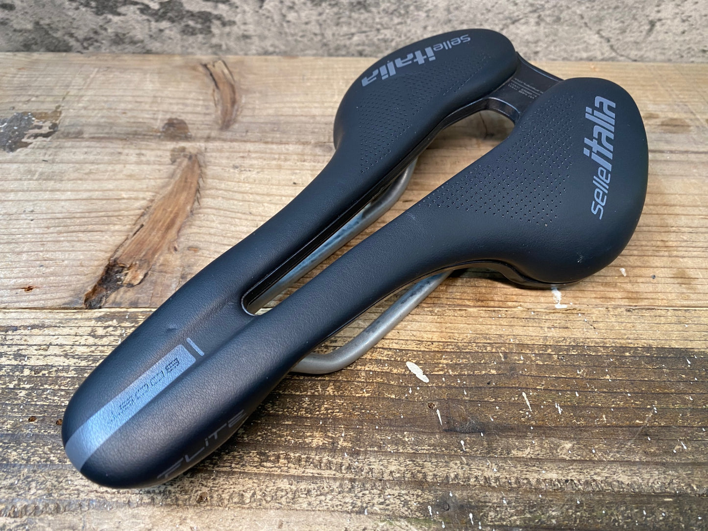 IS835 セライタリア SELLE ITALIA フライト Flite サドル 145 Ti316レール