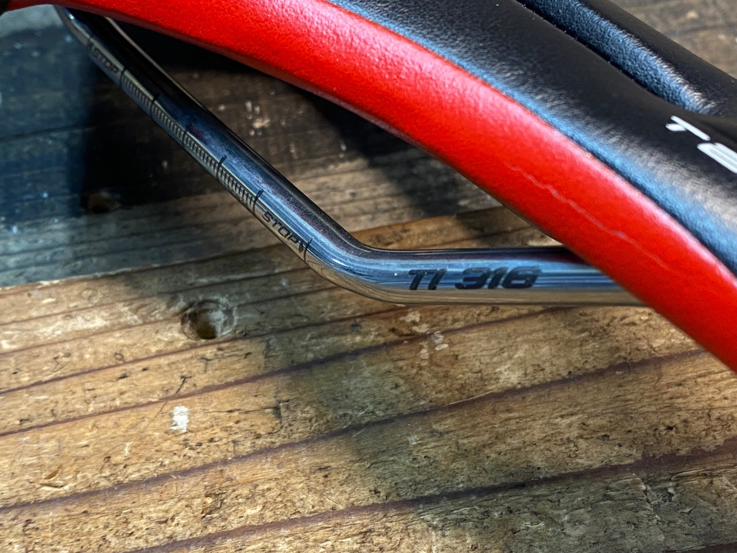 IS267 セライタリア selle italia SLR TEAM EDITION サドル 黒 赤 TI316レール