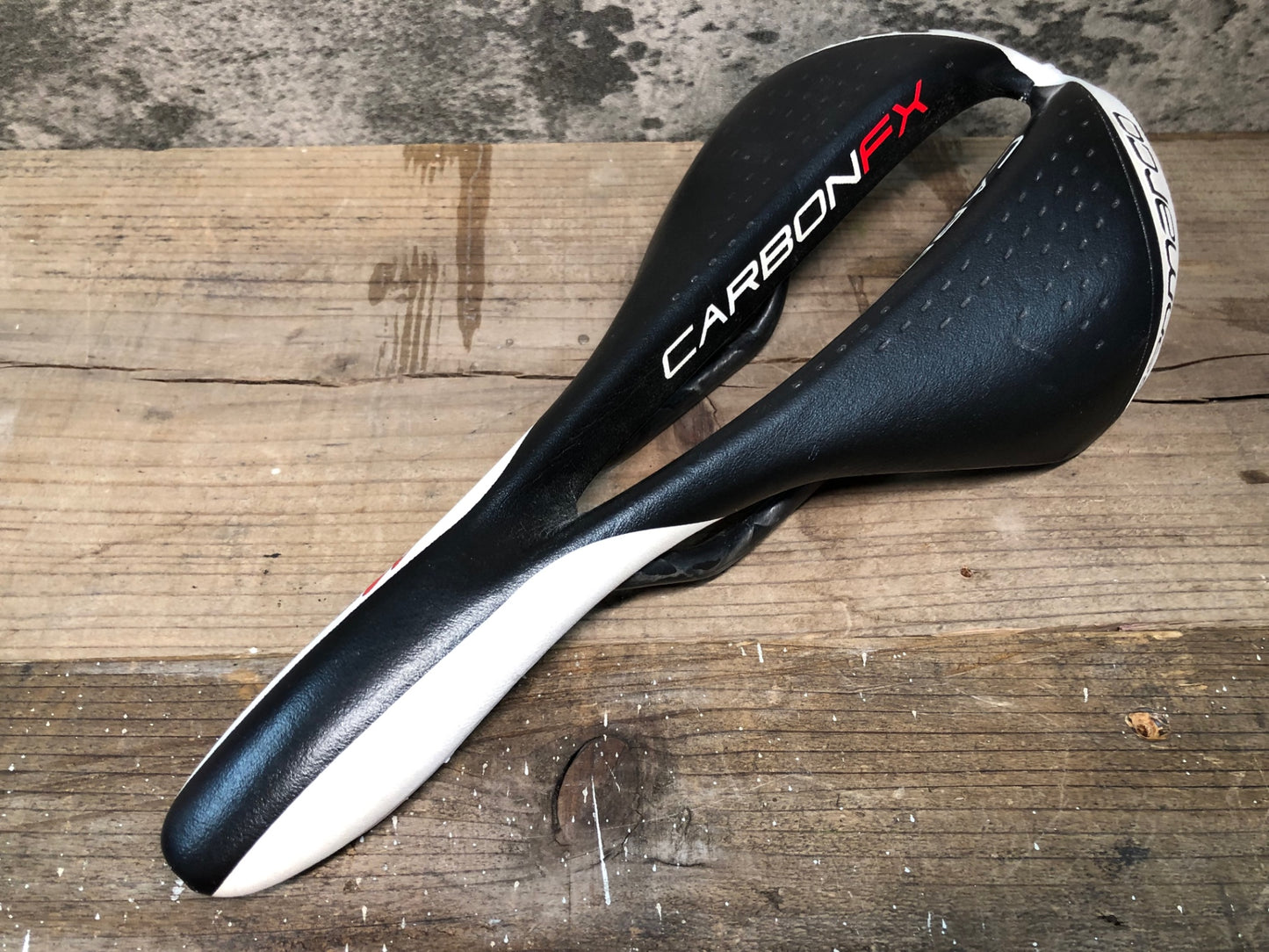 IO353 サンマルコ san marco マントラ MANTRA サドル 白黒 カーボンレール 実測138mm