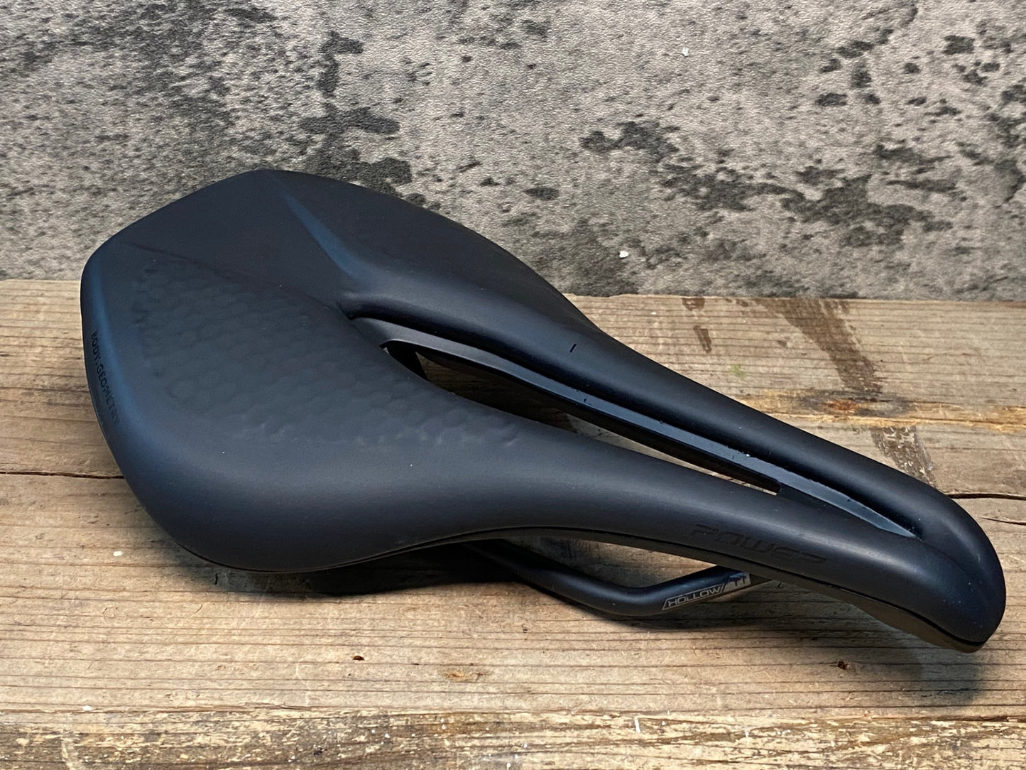 IY564 スペシャライズド SPECIALIZED POWER EXPERT MIRROR サドル 黒 143mm