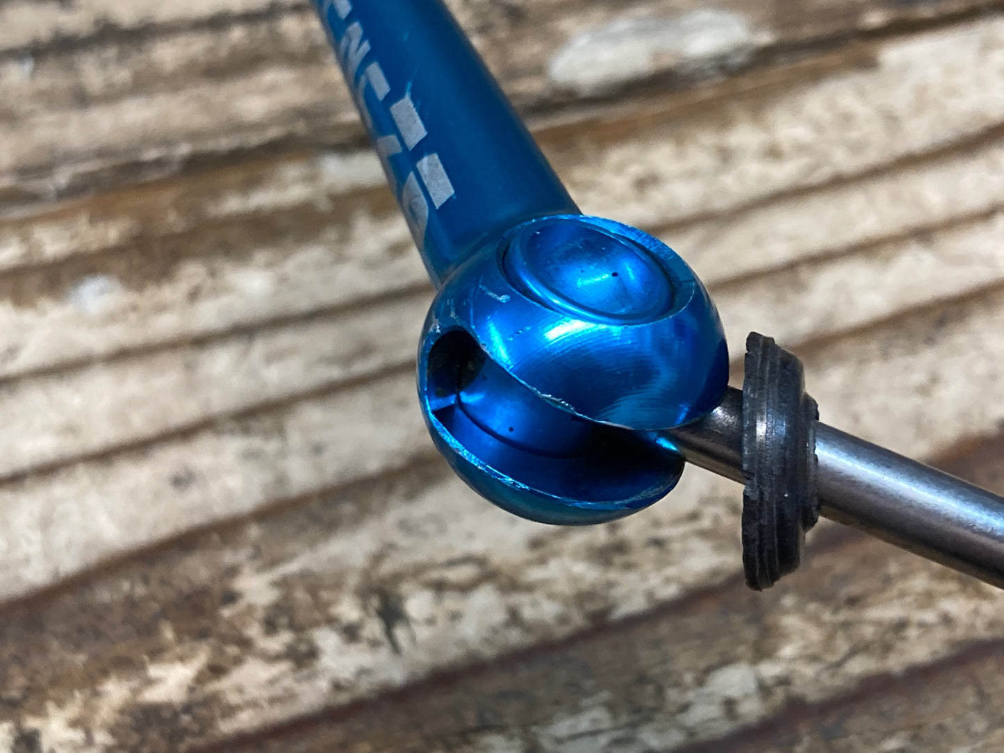 IX979 KCNC Z6 ステンレス クイックレリーズ 前後セット 100/130mm 青