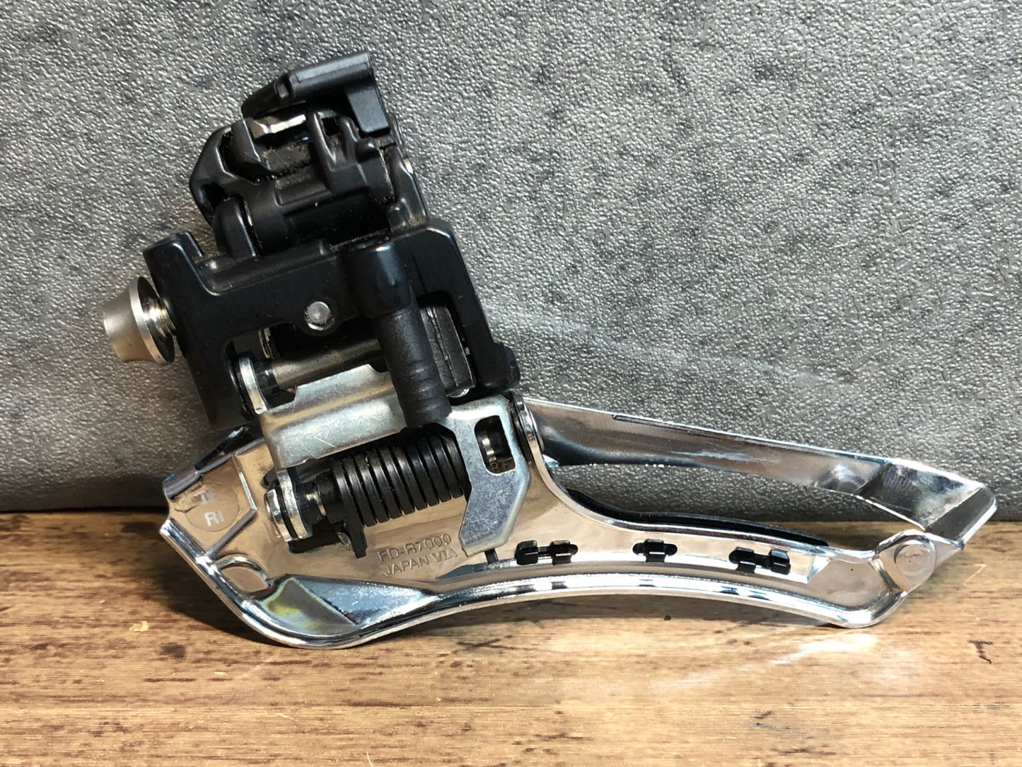 IR953 シマノ SHIMANO 105 FD-R7000 2x11s フロントディレイラー 直付