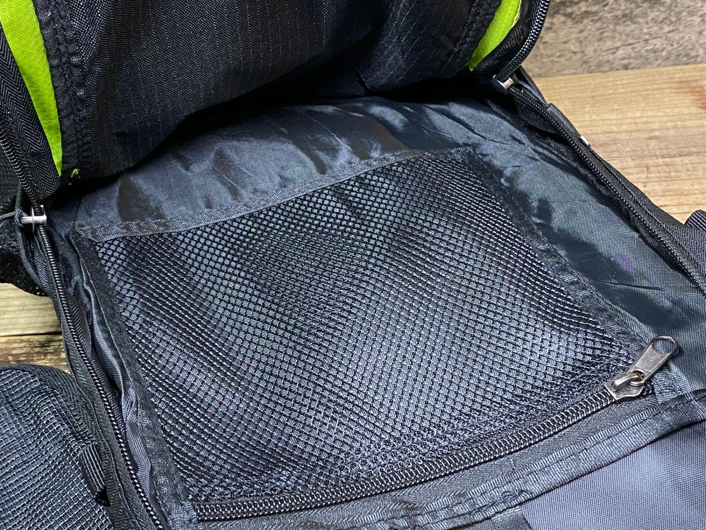 JC781 メリダ MERIDA リュック バックパック 黒 緑