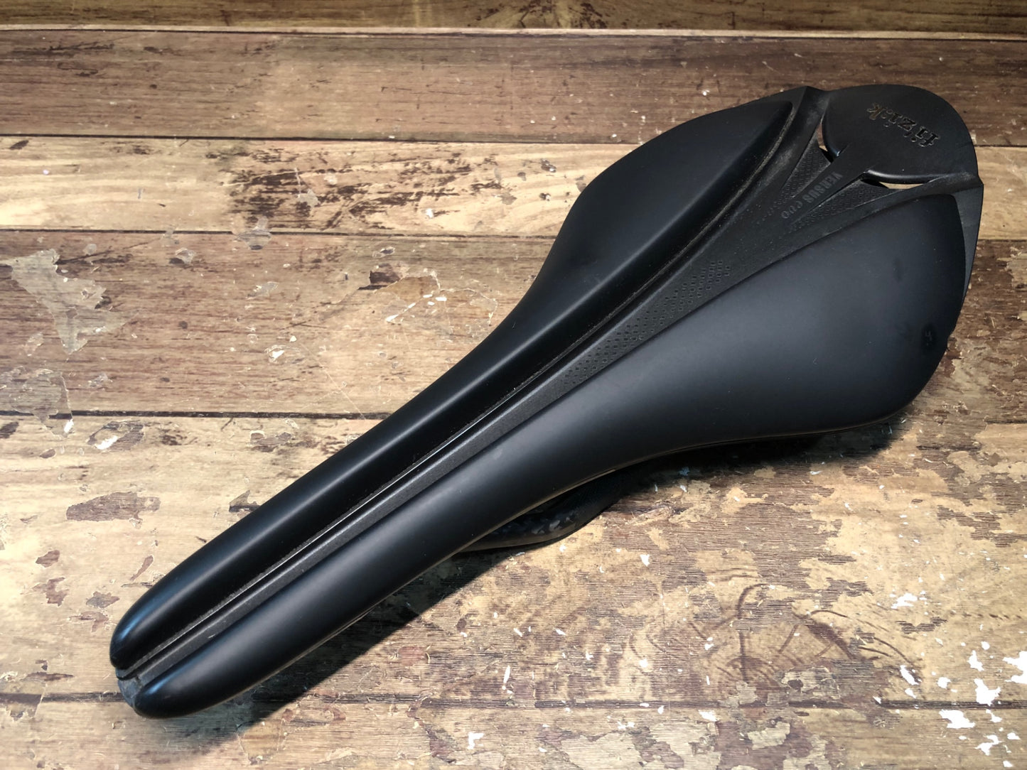 II002 フィジーク fizik アリオネ ARIONE R1 VERSUS EVO サドル 黒 BRAIDED カーボンレール