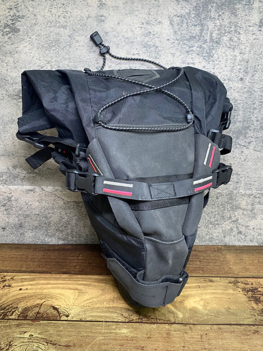 JA604 アピデュラ APIDURA ラファ Rapha サドルバッグ 黒 ピンク