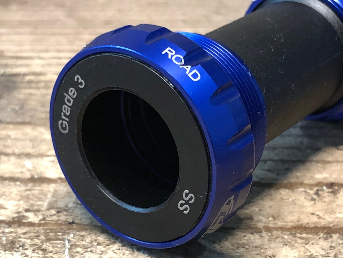 JD066 TNi External CERAMIC BOTTOM BRACKET ボトムブラケット 青 黒 BSA/JIS Φ24