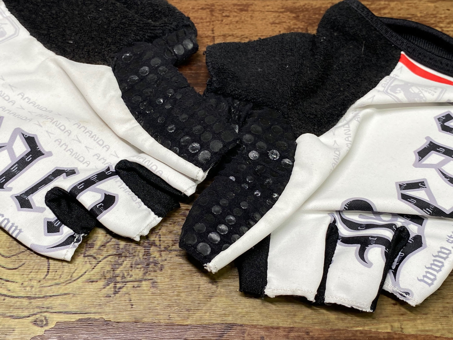 IY633 パンダーニ Pandani 指切り グローブ 白 黒 L