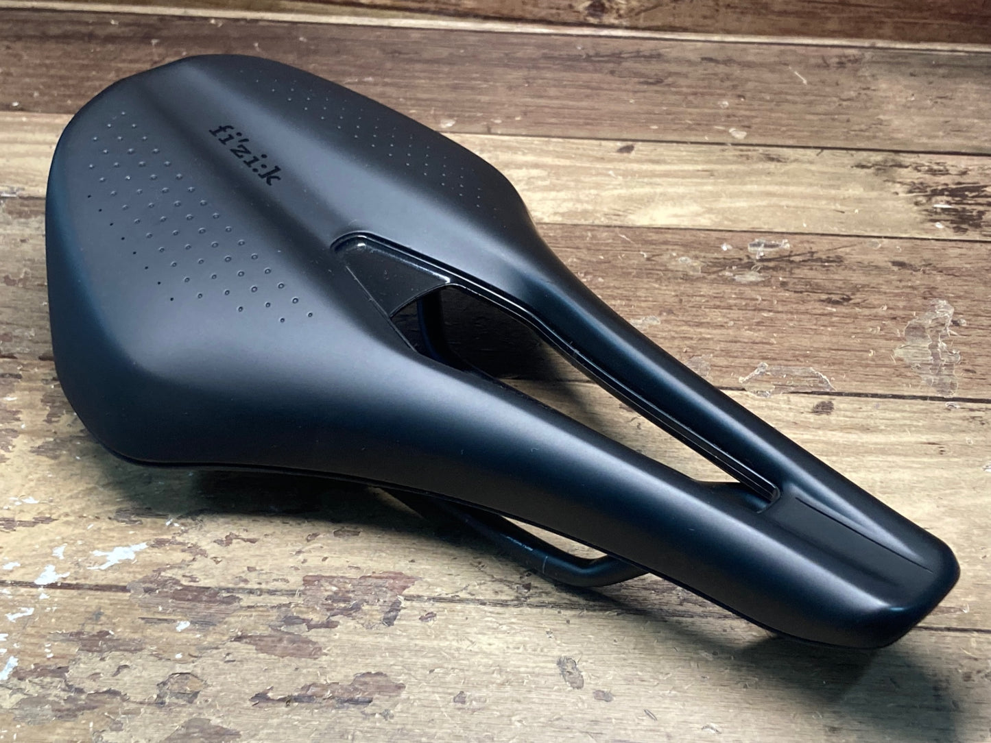 II226 フィジーク fizik TEMPO ARGO サドル 黒 150mm MANGANESEレール