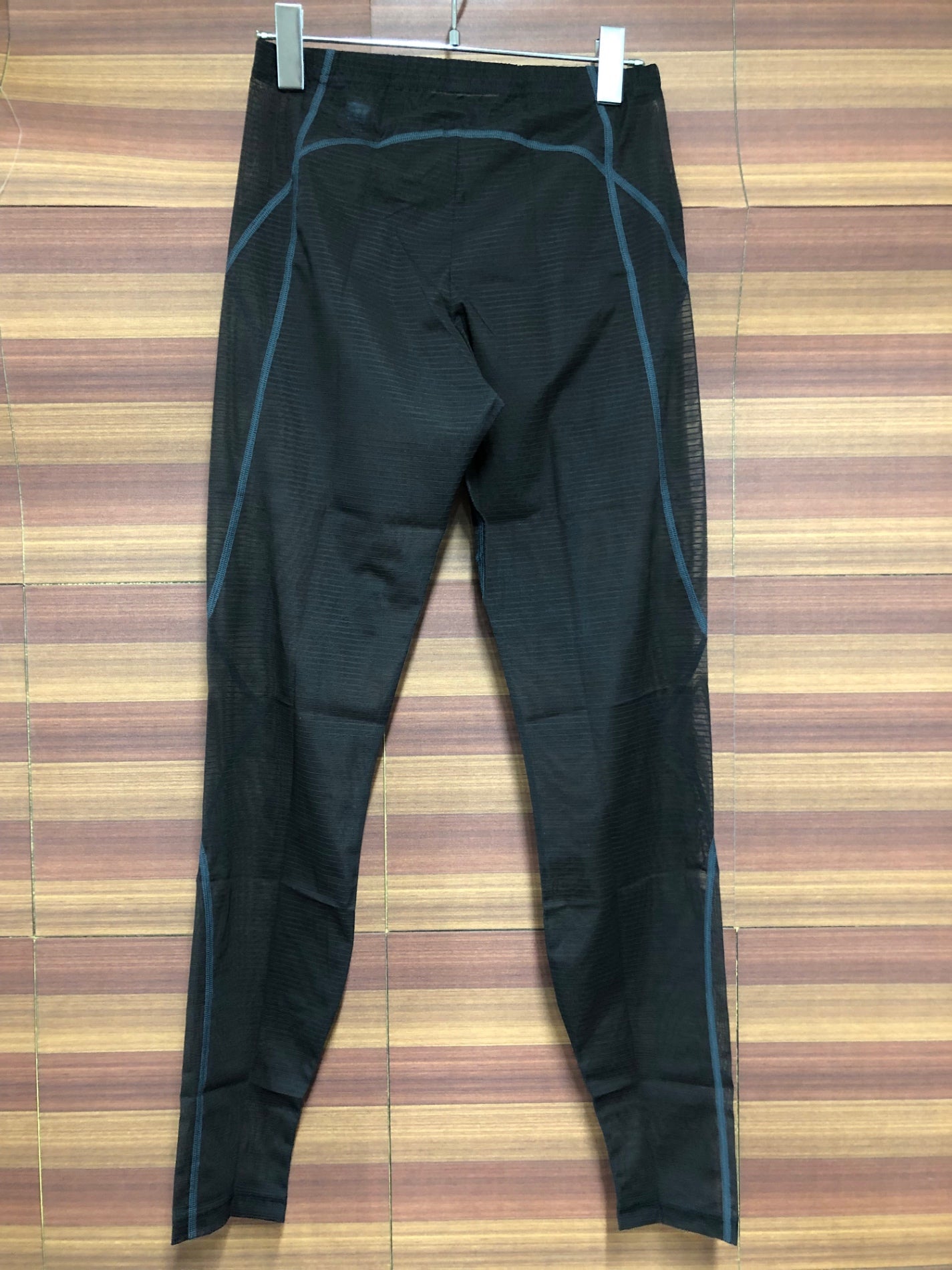 IN108 ファイントラック Finetrack フラッドラッシュ パワーメッシュ FLOODRUSH POWERMESH インナータイツ L 黒 未使用