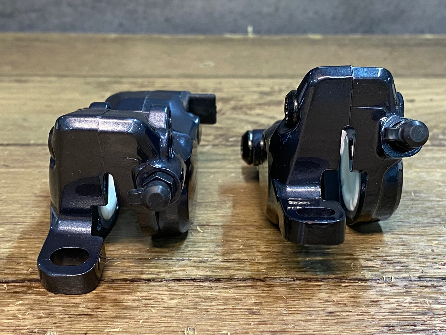 IY956 シマノ SHIMANO キューズ CUES BR-U8000 ディスクブレーキキャリパー ポストマウント 前後セット