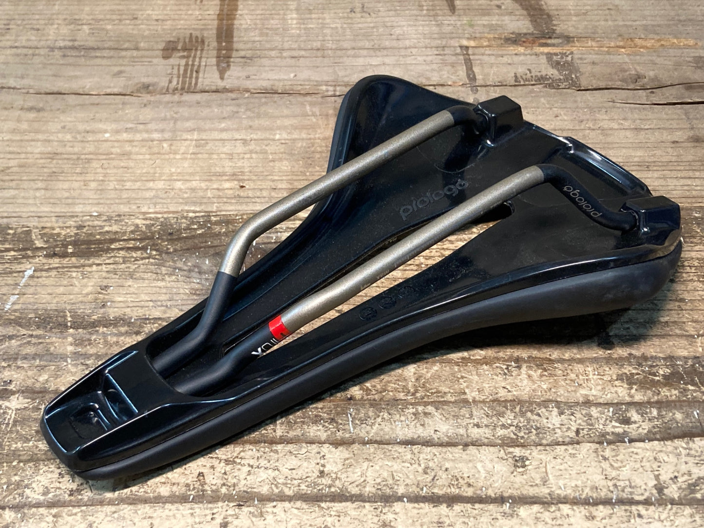 IY527 プロロゴ prologo NAGO R4 PAS サドル 黒 147mm TiroXレール