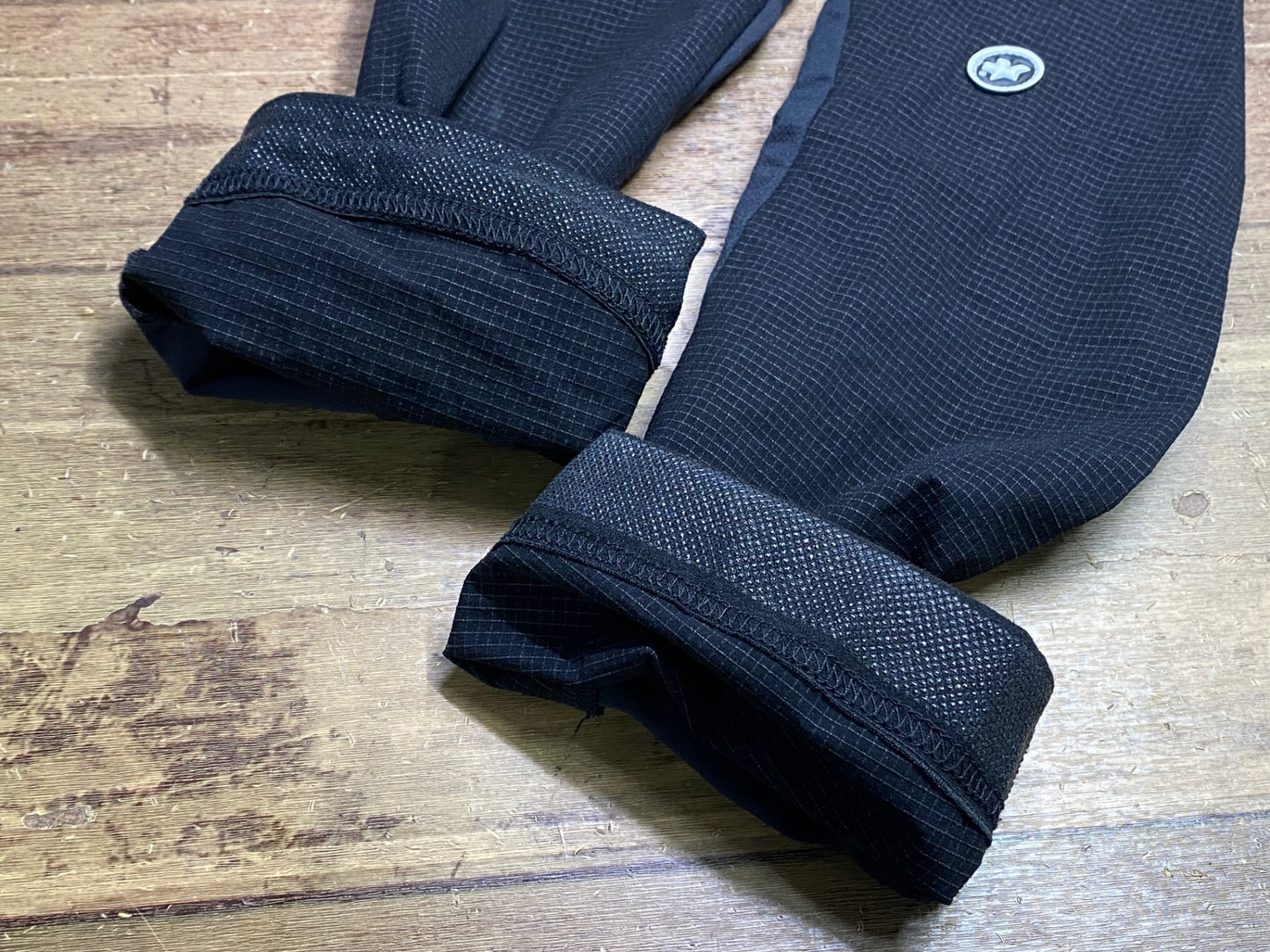 IY031 アソス Assos アームカバー 黒 ※サイズ不明