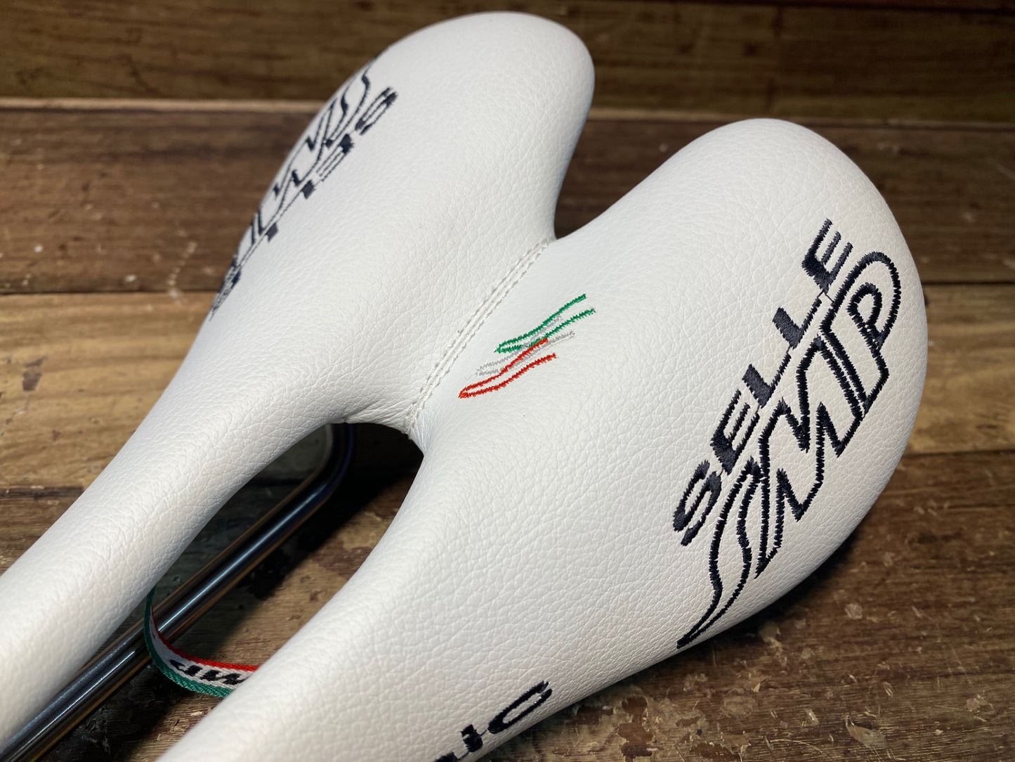 IK456 Selle SMP dynamic サドル 白