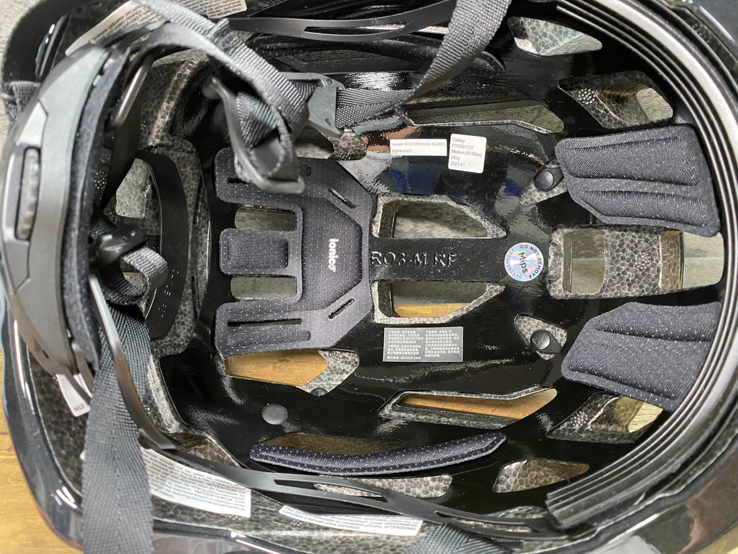 IZ749 オークリー OAKLEY ARO3 ENDURANCE MIPS Asia Fit ヘルメット 黒 M 55-59cm 2023年1月製造