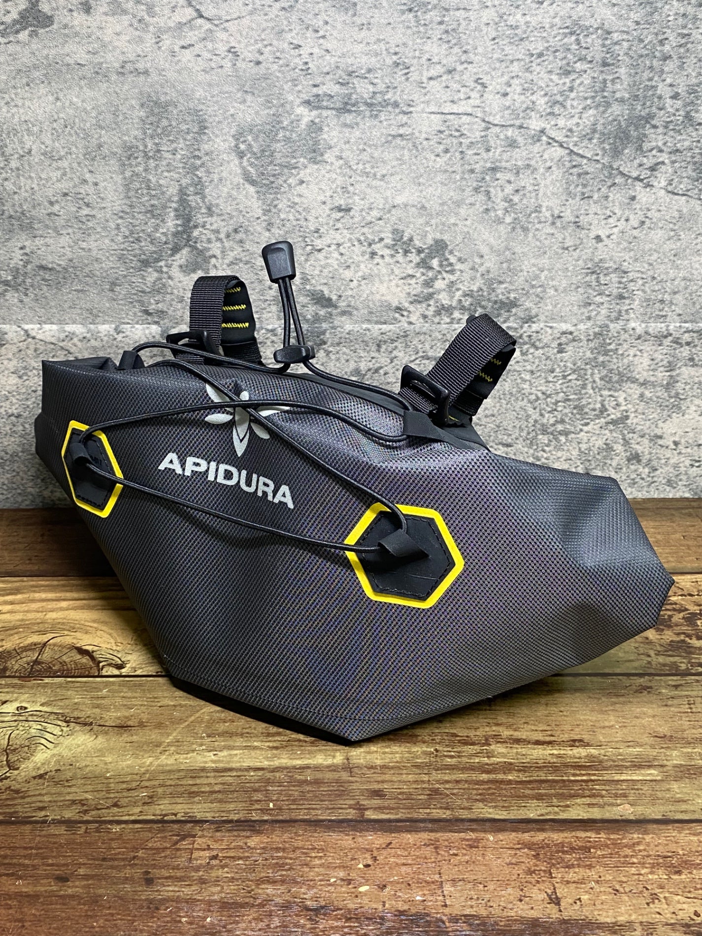 IX828 アピデュラ APIDURA エクスペディション・ハンドルバーパック 9L