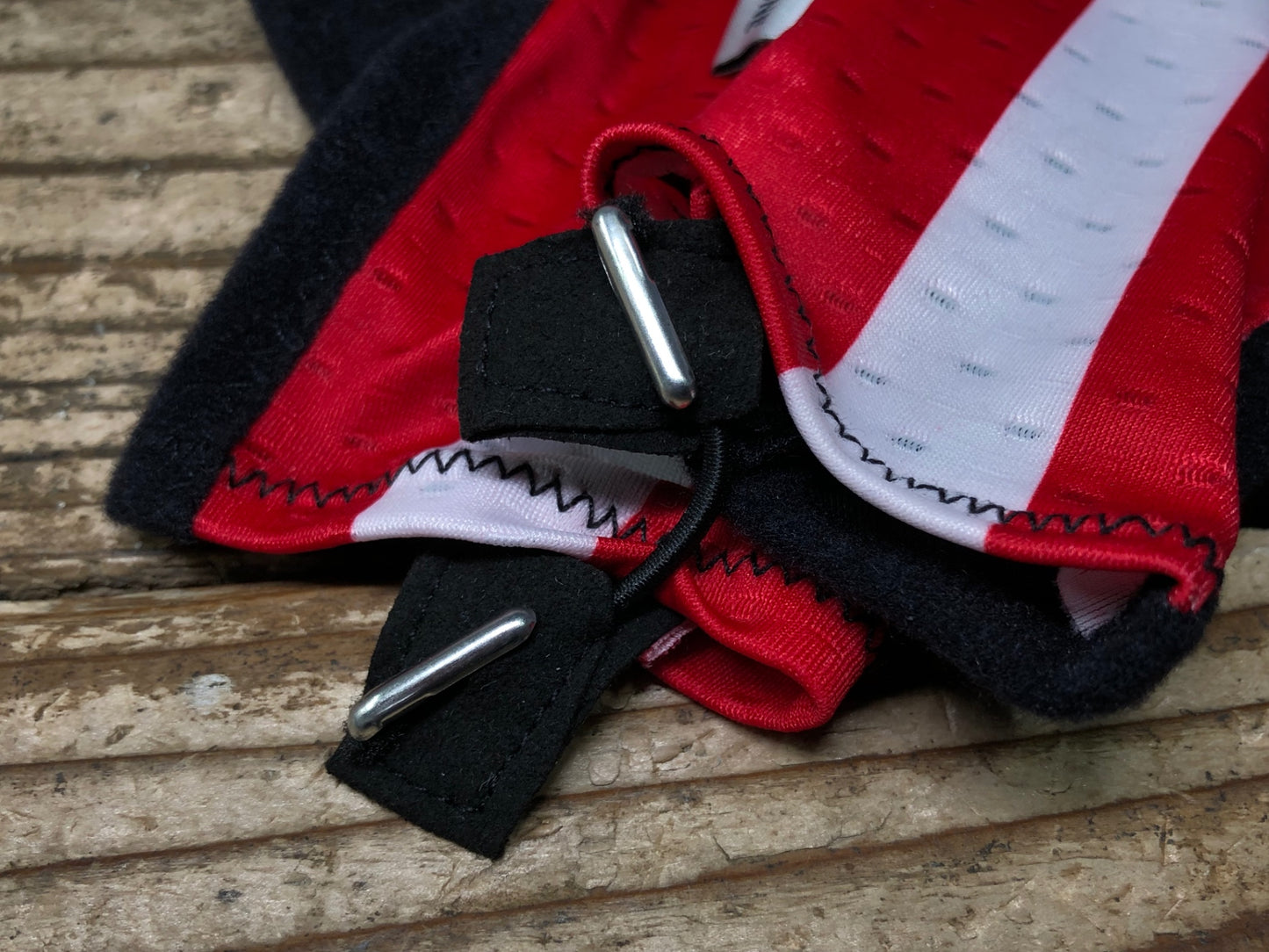 JB583 ラパッション la PASSIONE 指切り グローブ 黒 赤 S