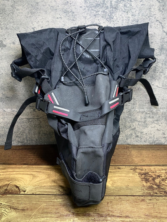 IO938 ラファ Rapha アピデュラ APIDURA サドルバッグ 黒