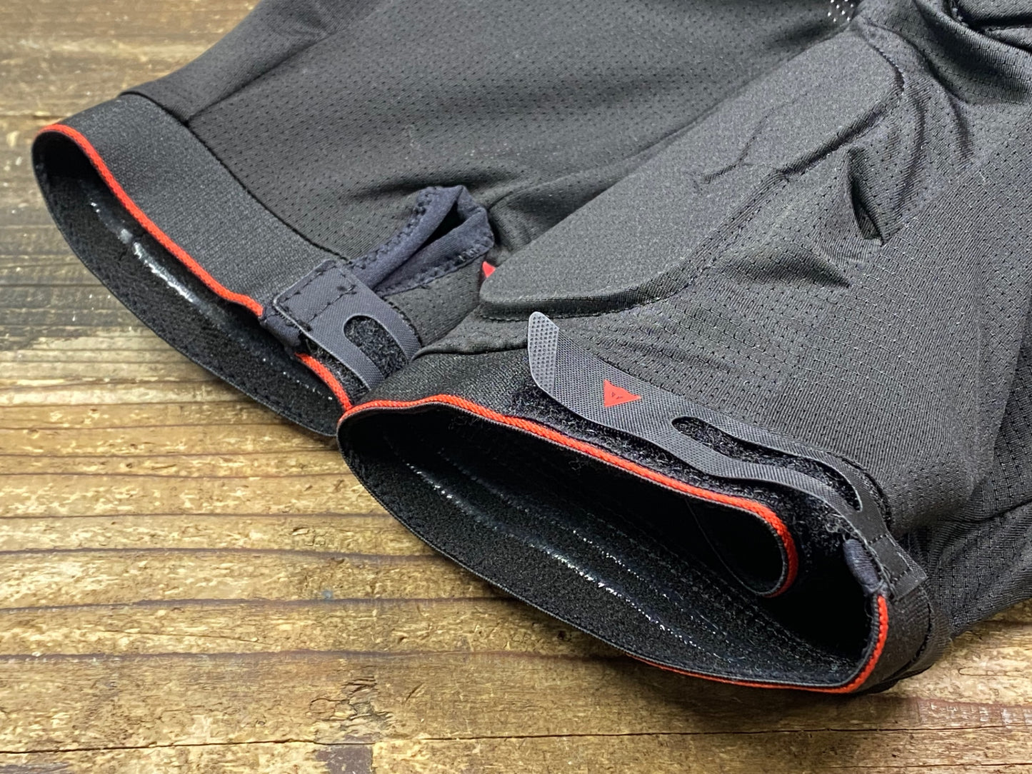 IQ856 ダイネーゼ DAINESE ニープロテクター 黒 L