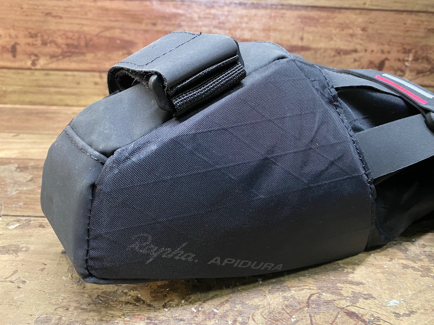 IL652 アピデュラ ラファ APIDURA Rapha サドルバッグ 黒 ピンク