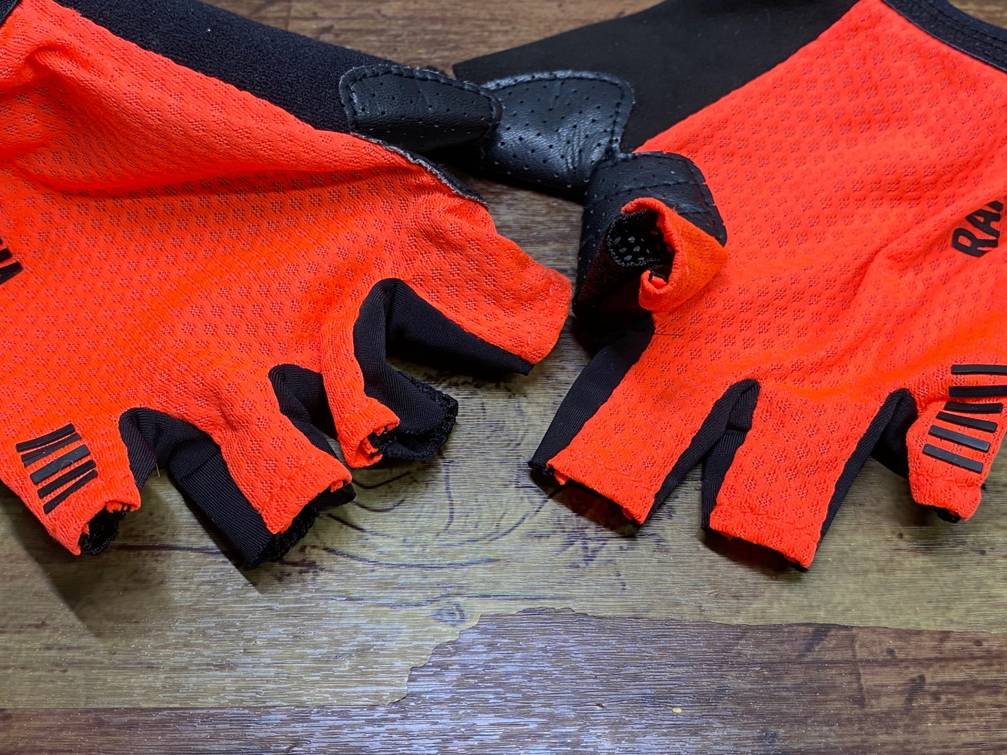 IY645 ラファ Rapha 指切り グローブ オレンジ 黒 L