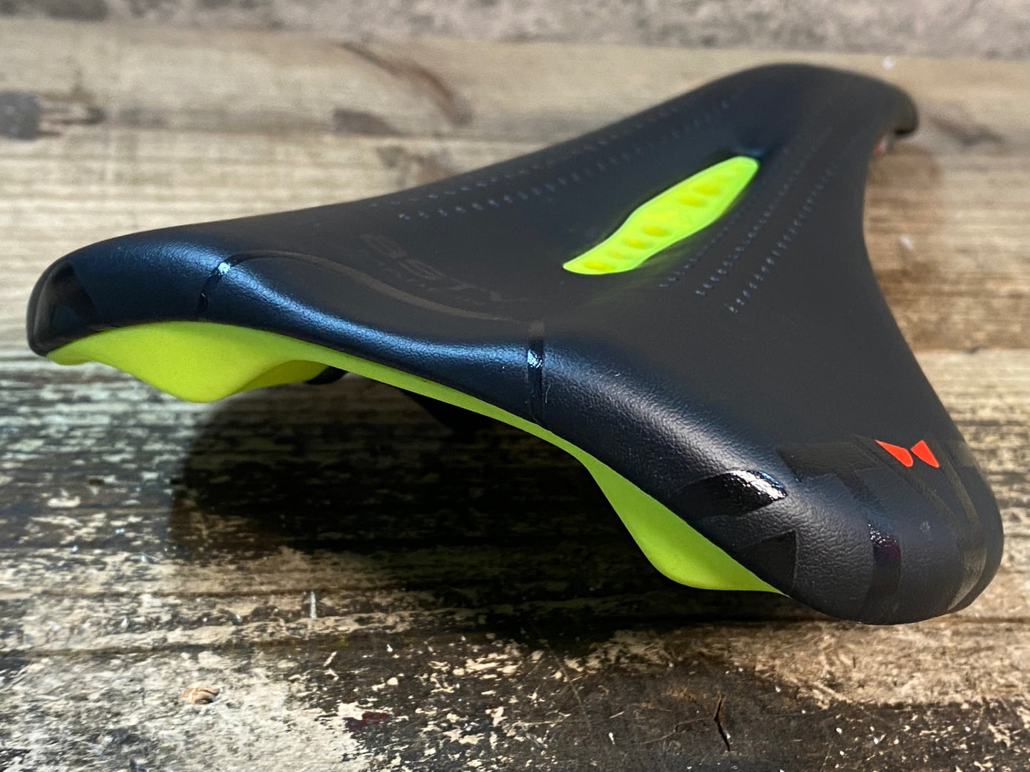 IZ968 アスチュート ASTVTE STAR LITE VT サドル CARBONIOレール 実測140mm