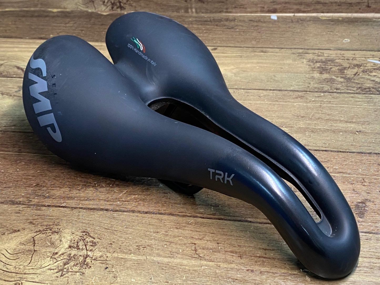 IJ183 セッレSMP Selle SMP TRK サドル スチールレール 160mm 黒 表皮擦れと光沢あり