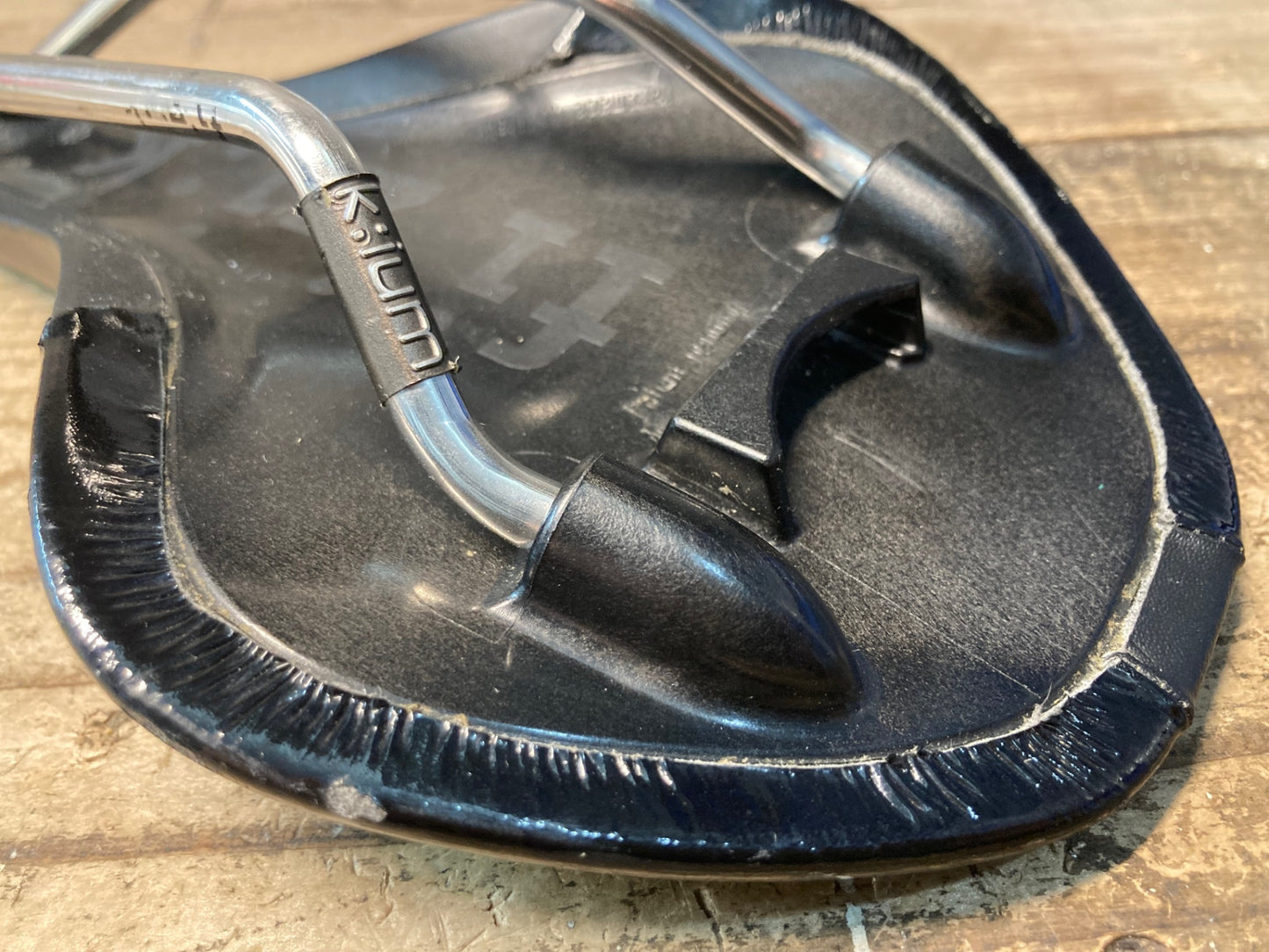 JD902 フィジーク fizik アンタレス ANTARES サドル 黒 kiumレール