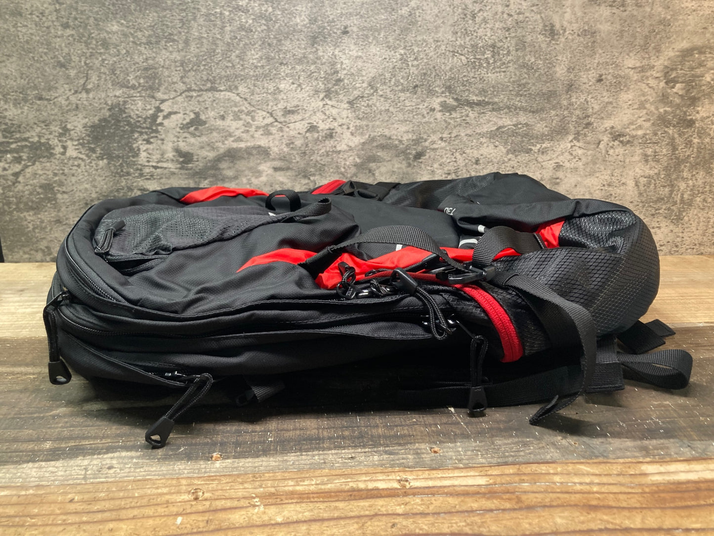 IN588 シマノ SHIMANO T30 サイクリングバッグ バックパック 16L 黒 ※防水カバー付属