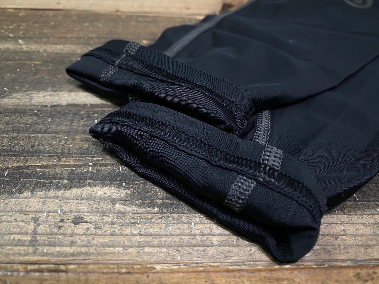 IP428 スキンズ SKINS カーフカバー 黒 XL