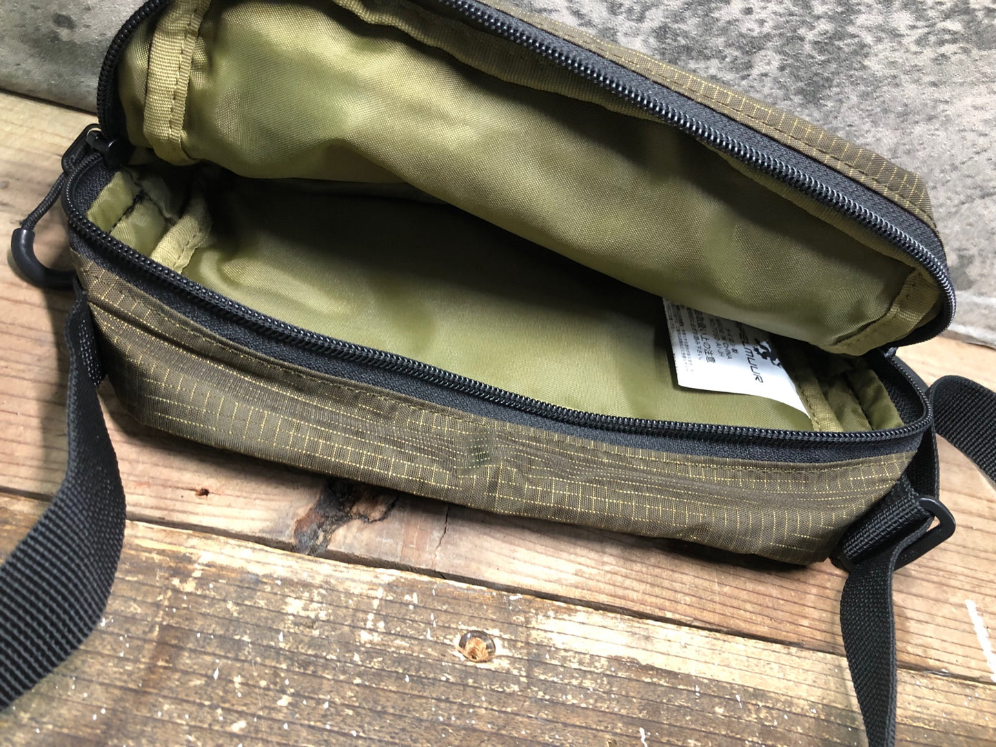 IS268 カペルミュール KAPELMUUR エストポーチ