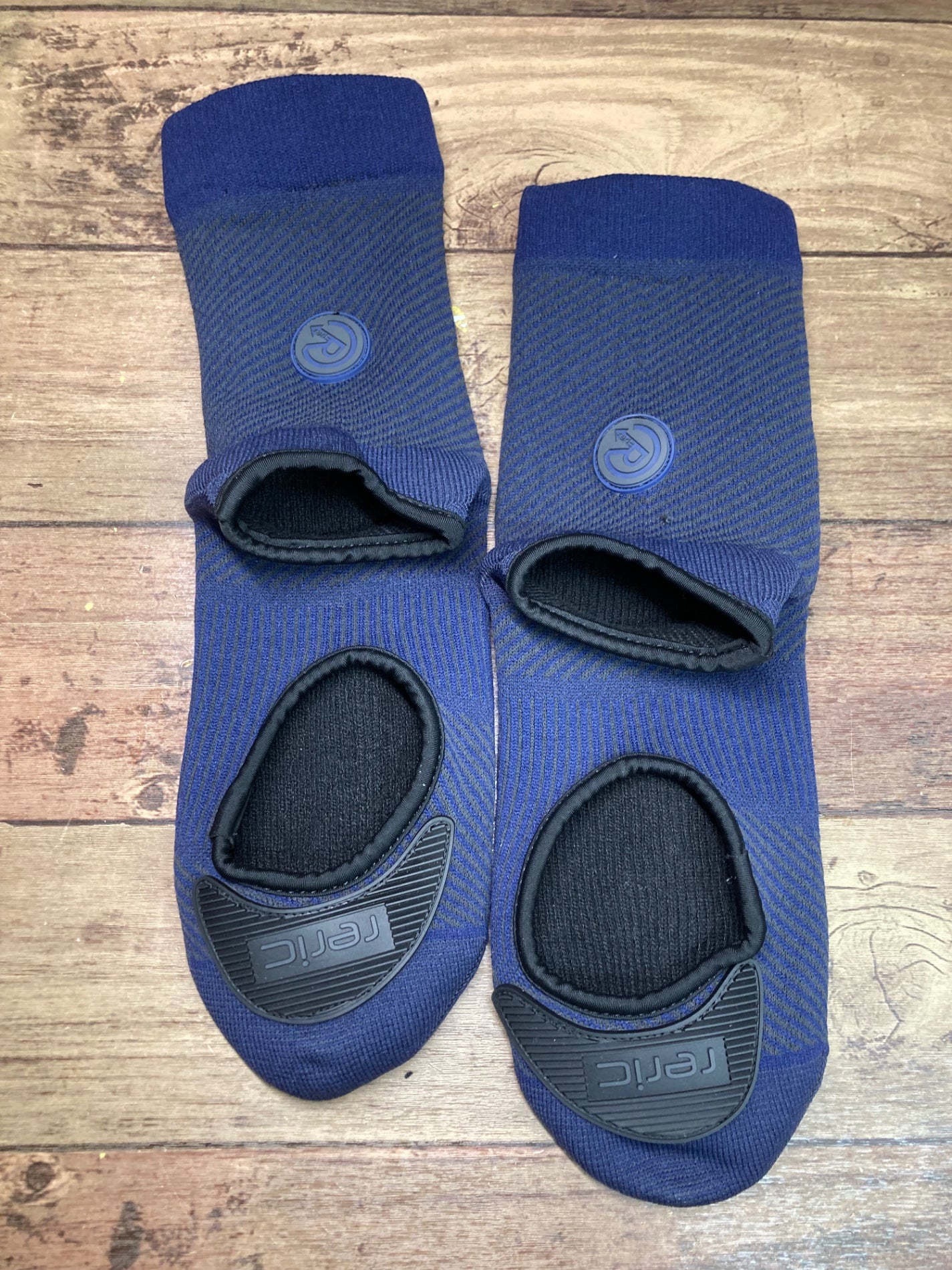 IQ172 レリック reric シューズカバー 紺 M