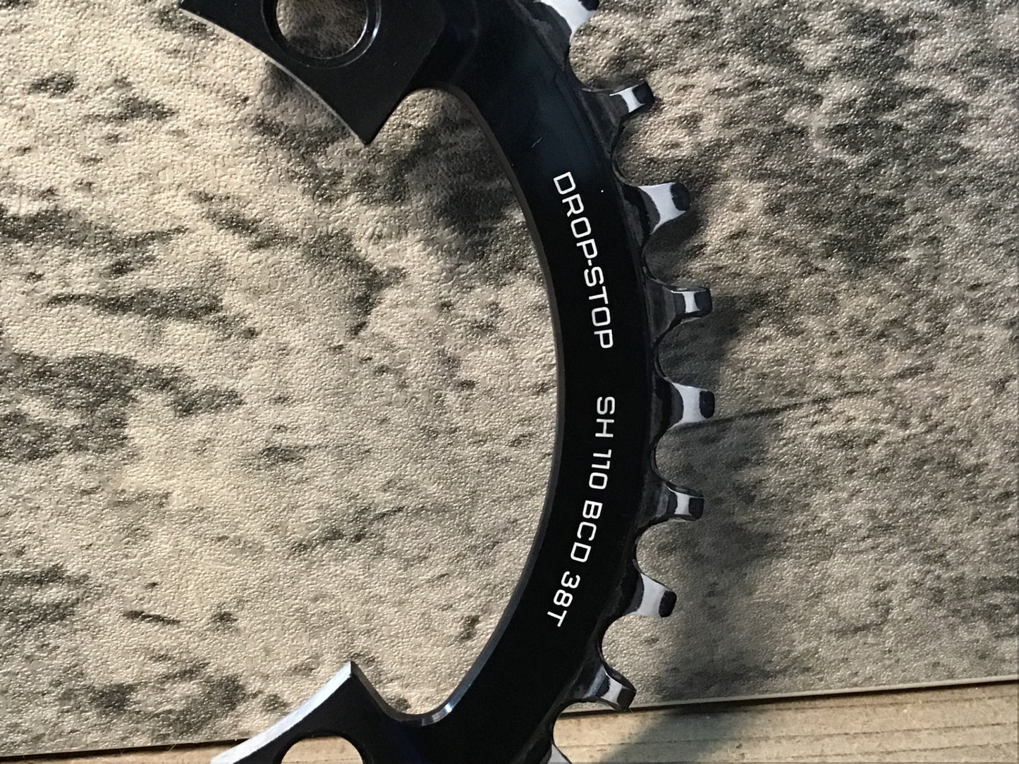 IR805 ウルフトゥース WOLF-TOOTH チェーンリング SH PCD110 38T