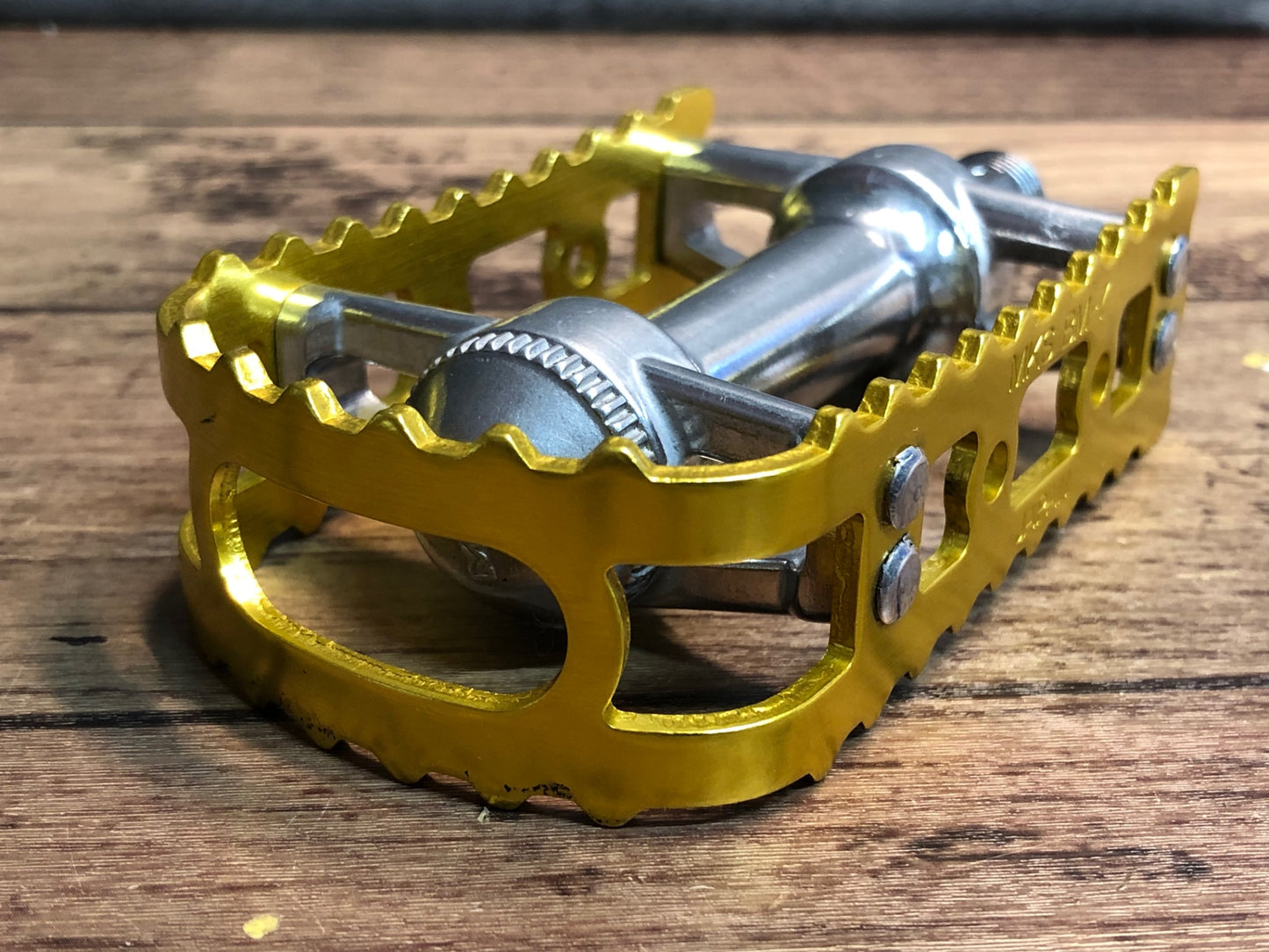 IQ621 三ヶ島 MKS BM-7 フラットペダル ゴールド 未使用品