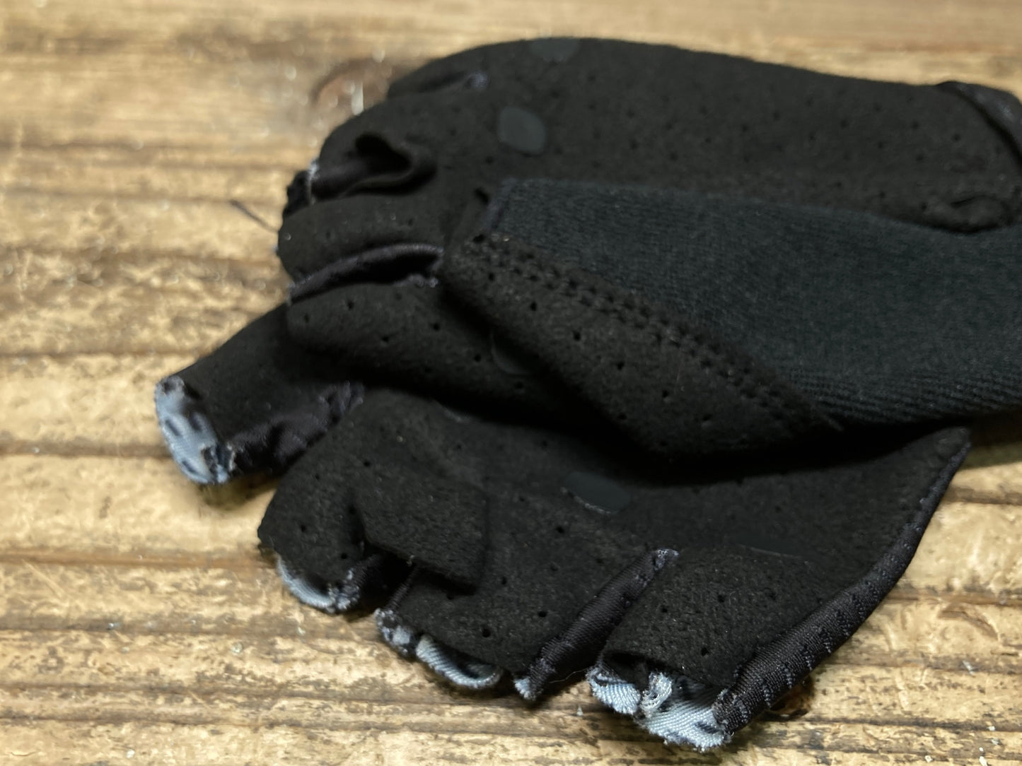 IY538 ポック poc 指切り サイクルグローブ 黒 S