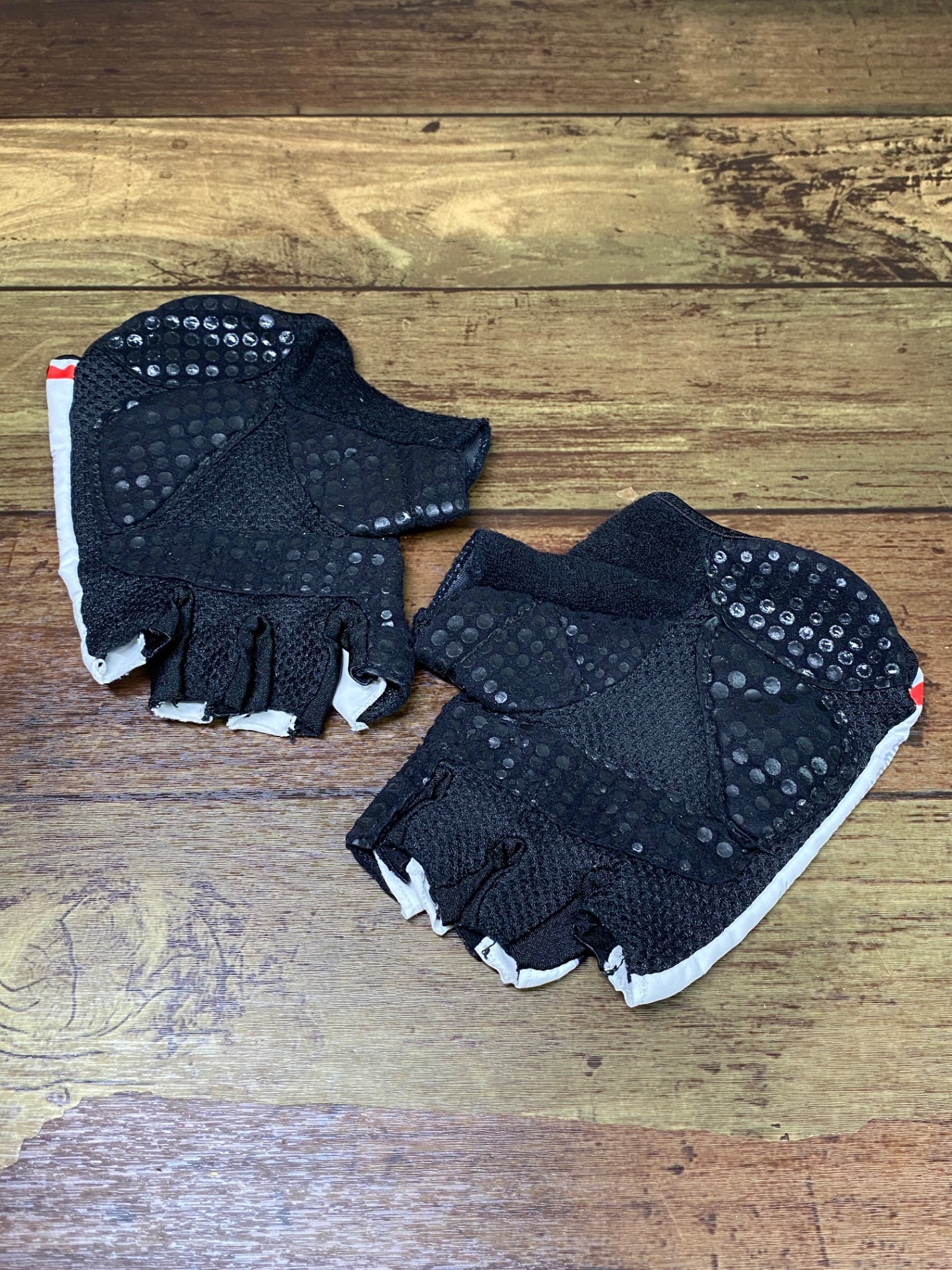 IY633 パンダーニ Pandani 指切り グローブ 白 黒 L