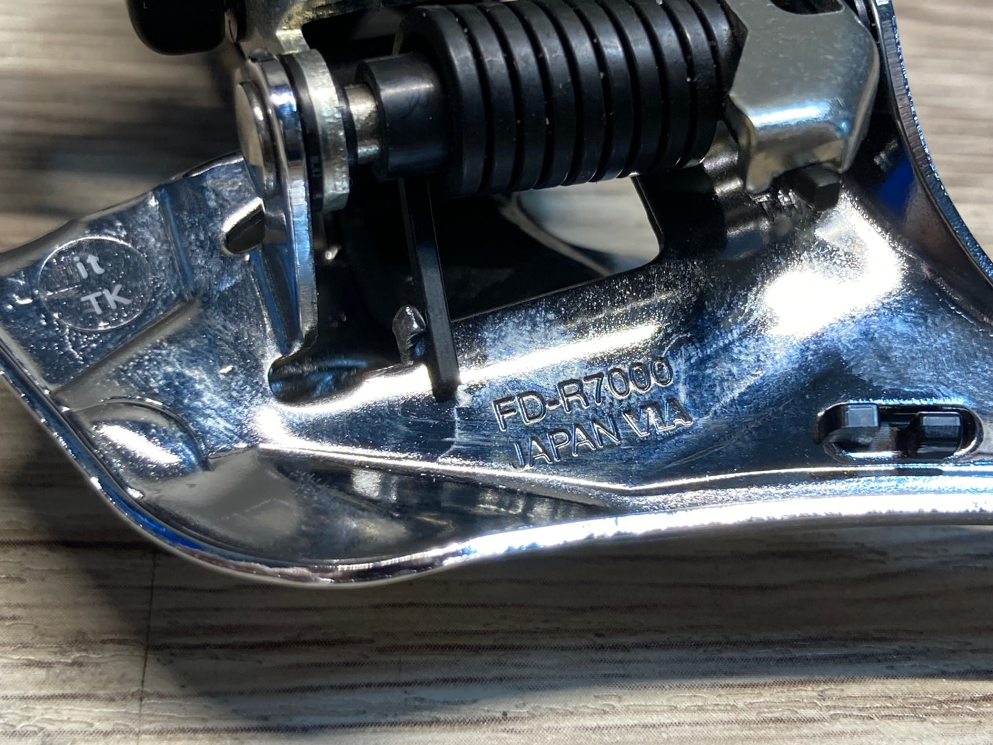 IZ825 シマノ SHIMANO 105 FD-R7000 フロントディレイラー 直付