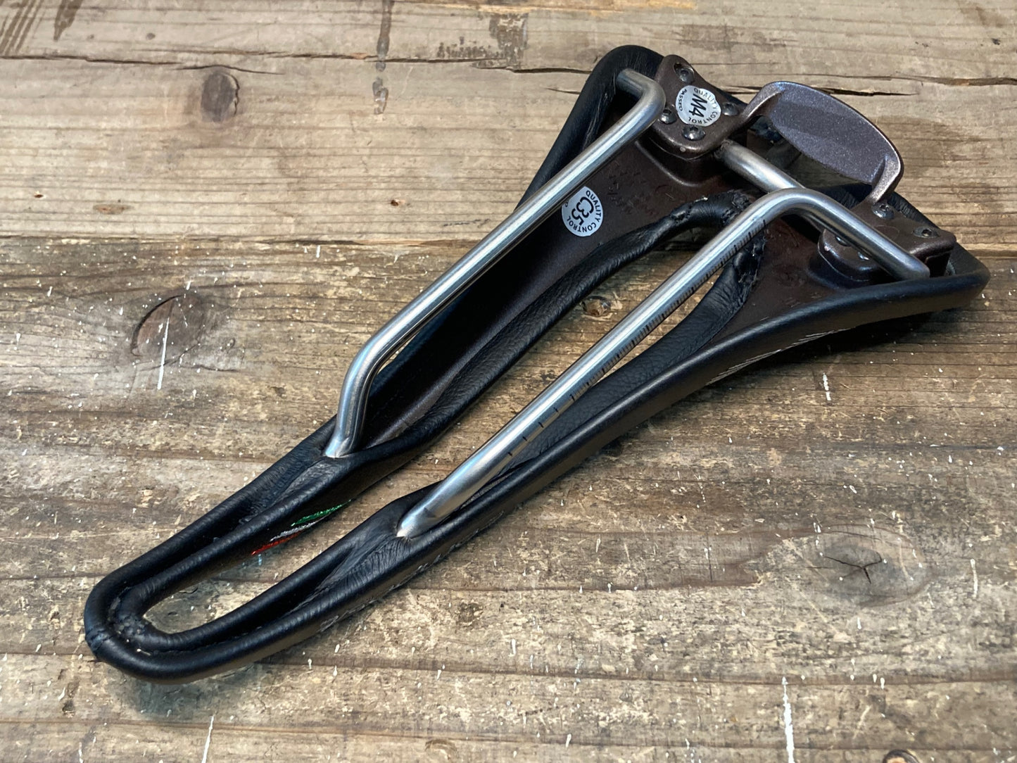 IQ539 SELLE SMP composit サドル 黒