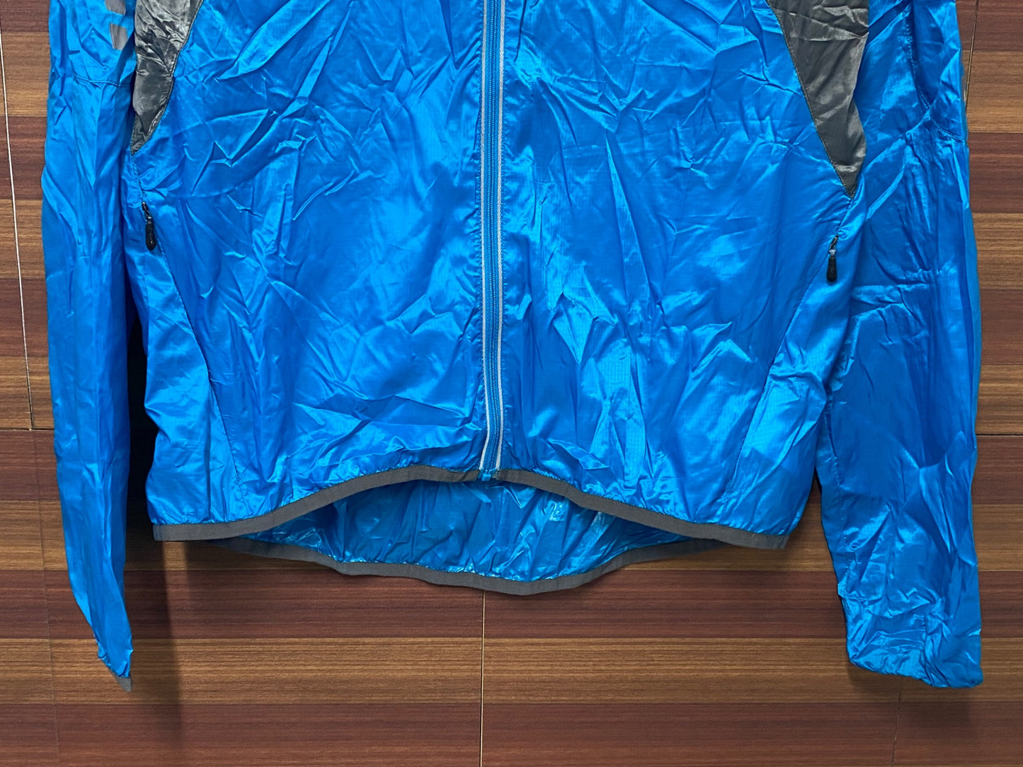 IS419 スゴイ SUGOI ウインドブレーカー M 青