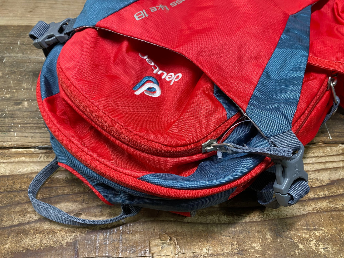 IT061 ドイター deuter cross bike 18 リュック バックパック 赤