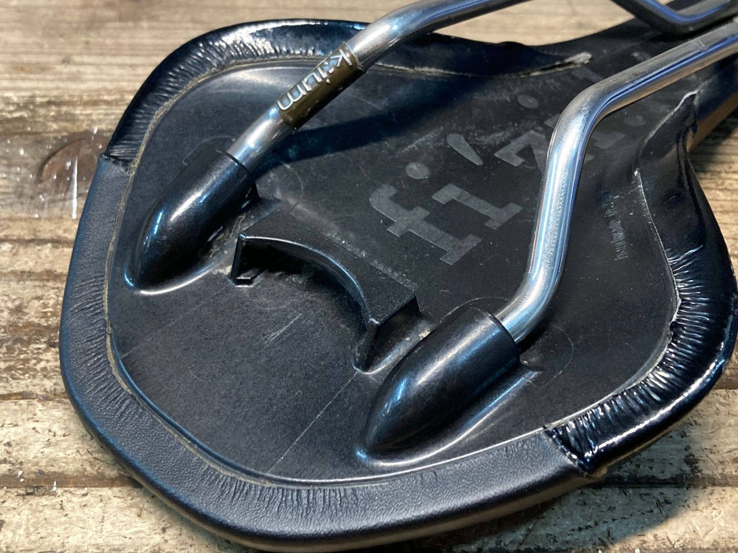 JD901 フィジーク fizik アンタレス ANTARES VS サドル 黒 140mm kiumレール ※プレート欠品