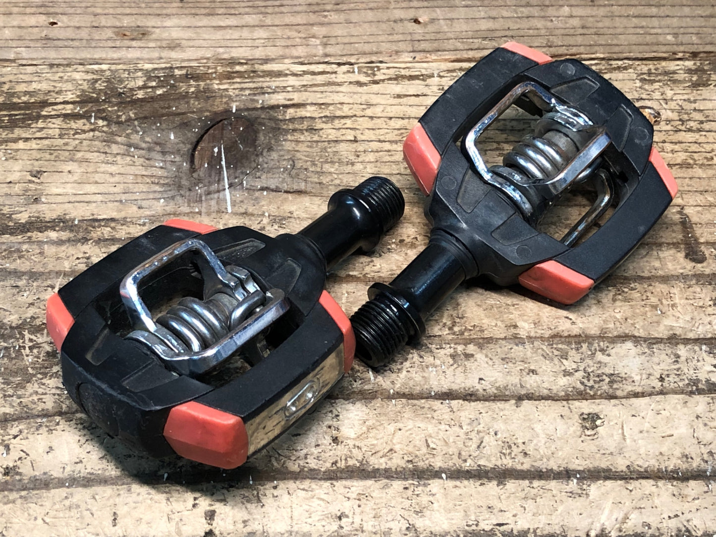 IZ559 クランクブラザーズ CRANK BROTHERS smarty ビンディングペダル 黒 赤 ※シャフトがたつきのためジャンク