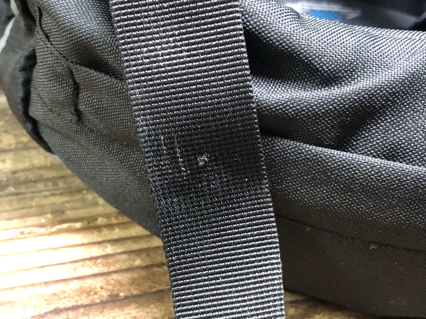 IW797 ドイター deuter フューチュラ FUTURA 22 リュック バックパック 黒 グレー