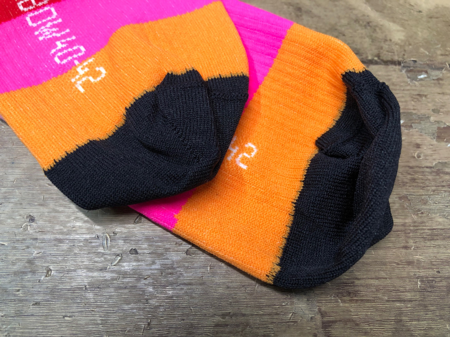 IO592 プッシュハード PUSH HARD ソックス レインボー 40-42