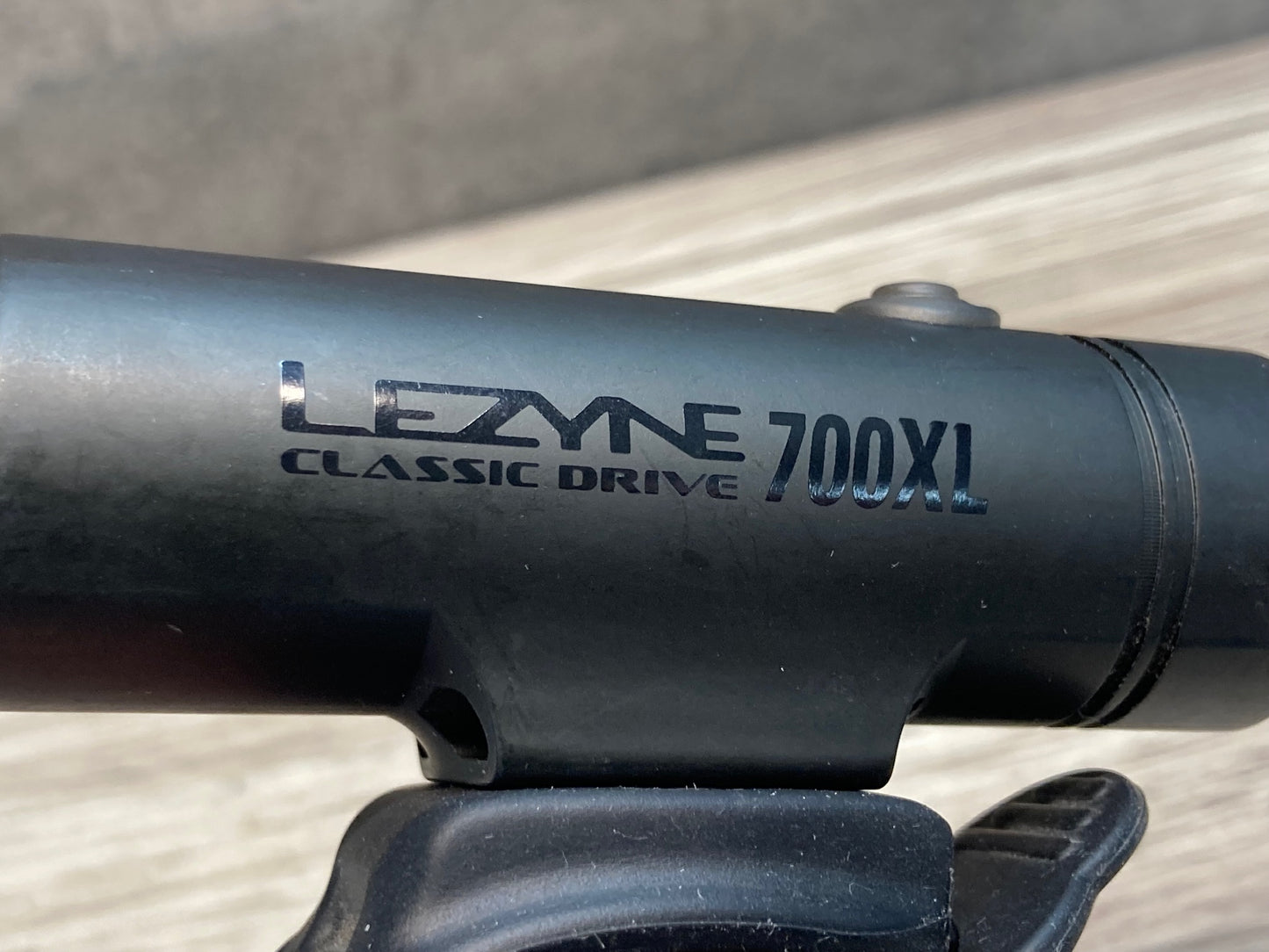 IX292 レザイン LEZYNE CLASSIC DRIVE 700 XL フロントライト 黒 点灯確認済み